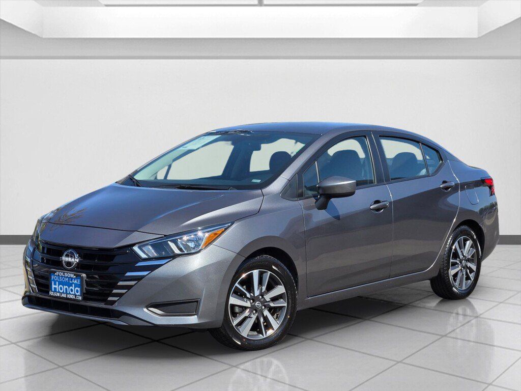 Used 2024 Nissan Versa SV FWD image 9