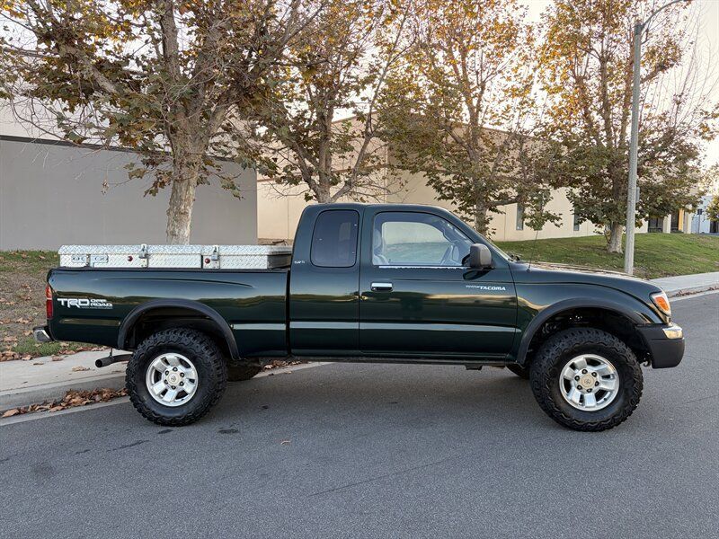 Used 2000 Toyota Tacoma PreRunner RWD image 2