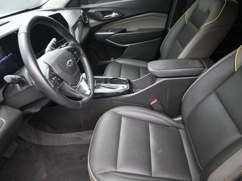 Used 2025 Chevrolet Trax ACTIV w/ Driver Confidence Package FWD image 12