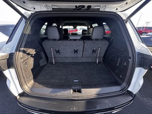 Used 2025 Buick Enclave Preferred image 9