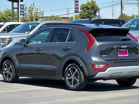 Used 2023 Kia Niro EX FWD image 7