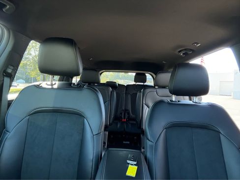 New 2025 Jeep Grand Cherokee L Laredo image 16