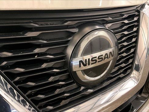 Used 2018 Nissan Rogue SV image 29