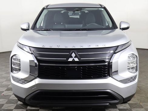 New 2025 Mitsubishi Outlander ES image 11