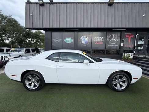 Used 2020 Dodge Challenger SXT RWD image 8