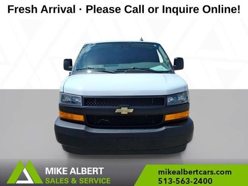 Used 2021 Chevrolet Express 3500 w/ Driver Convenience Package RWD image 2