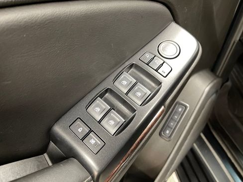 Used 2019 GMC Yukon XL SLT w/ Open Road Package AWD/4WD image 16