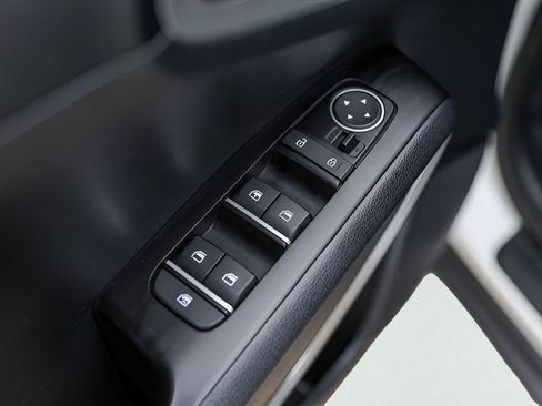 Used 2023 Kia Soul LX w/ LX Technology Package FWD image 24