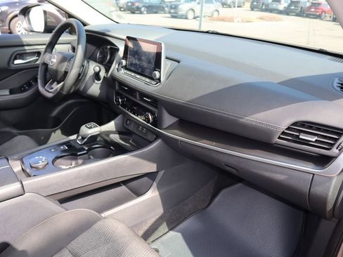 Certified 2025 Nissan Rogue SV AWD/4WD image 26