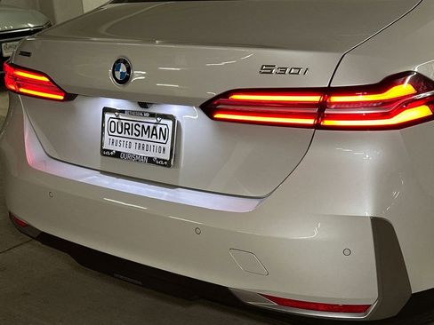 Used 2024 BMW 530i xDrive image 5