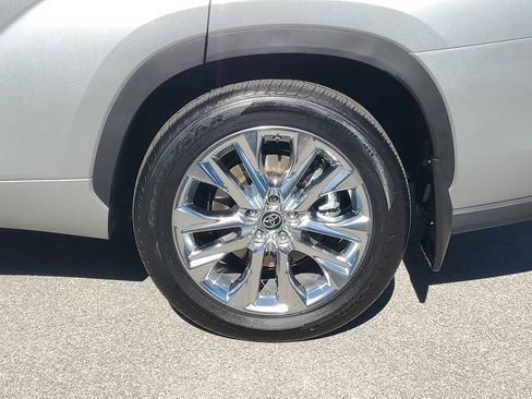 Used 2024 Toyota Highlander Limited image 12