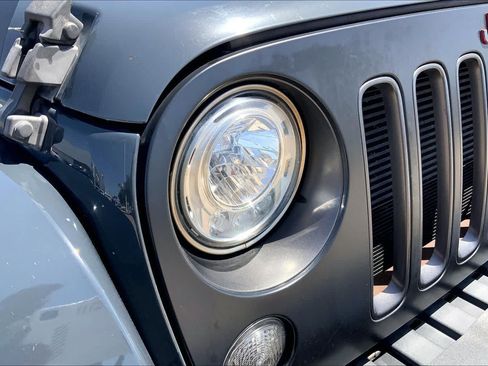 Used 2017 Jeep Wrangler Unlimited Rubicon AWD/4WD image 27