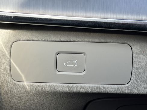 Used 2023 Volvo XC90 B5 Core w/ Protection Package Premier image 14