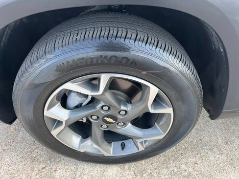 Used 2024 Chevrolet Trax LT w/ Driver Confidence Package FWD image 8