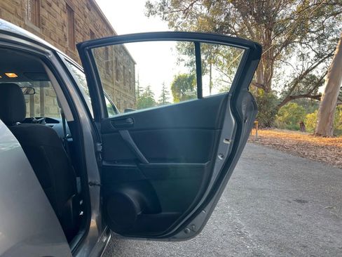 Used 2011 MAZDA MAZDA3 i Sport image 21