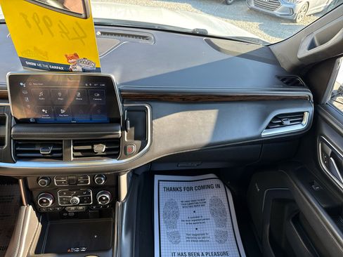 Used 2023 Chevrolet Suburban Premier image 11