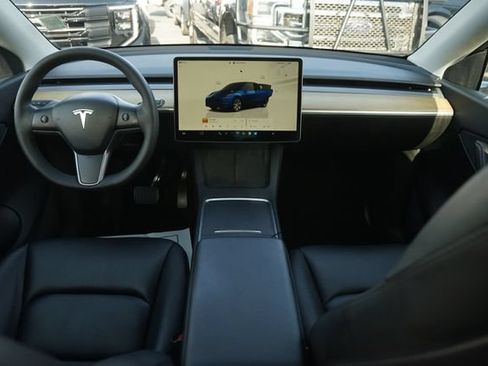 Used 2022 Tesla Model Y Long Range AWD/4WD image 21