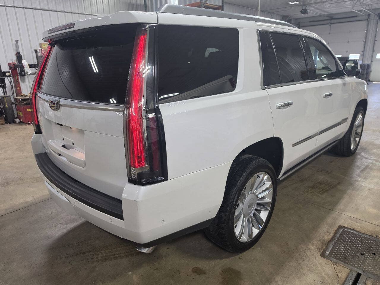 Used 2017 Cadillac Escalade Platinum AWD/4WD image 8