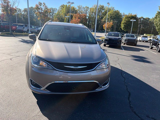 Used 2017 Chrysler Pacifica Touring-L Plus FWD image 2