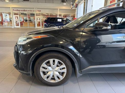Used 2021 Toyota C-HR LE FWD image 2