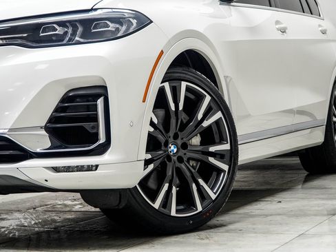 Used 2020 BMW X7 xDrive50i w/ Executive Package image 3