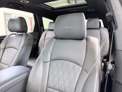 Used 2024 Buick Enclave Avenir AWD/4WD image 16