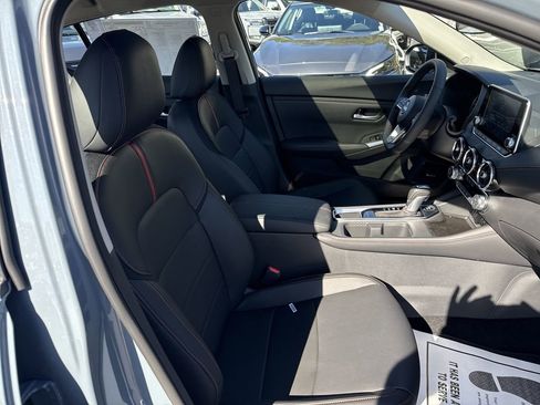 New 2025 Nissan Sentra SR w/ SR Premium Package FWD image 17