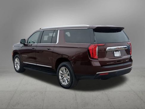 Used 2023 GMC Yukon XL SLT w/ SLT Luxury Package image 4