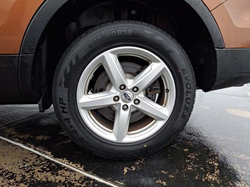 Used 2017 Ford Explorer XLT image 8