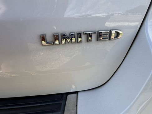 Used 2017 Jeep Grand Cherokee Limited w/ Trailer Tow Group IV AWD/4WD image 9
