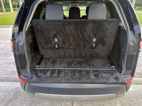 Used 2017 Land Rover Discovery HSE image 49