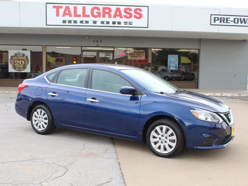 Used 2017 Nissan Sentra S FWD image 1