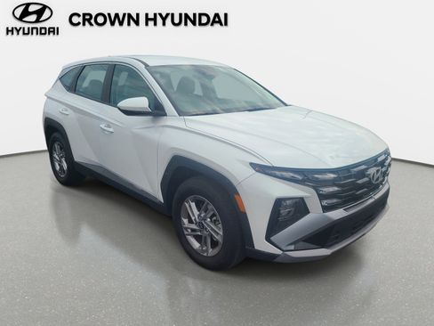 Used 2025 Hyundai Tucson SE FWD image 3