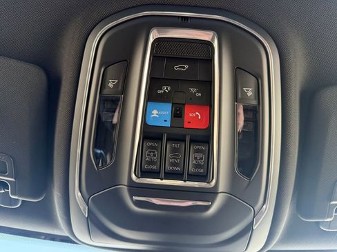 Used 2025 Jeep Grand Cherokee L Limited w/ Luxury Tech Group II image 39