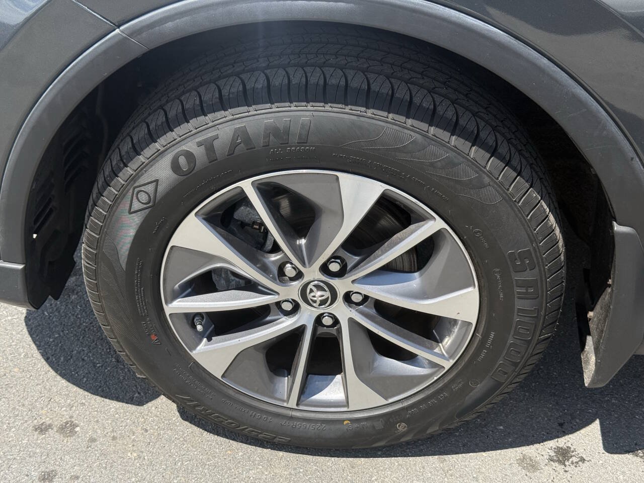 Used 2016 Toyota RAV4 XLE AWD/4WD image 37