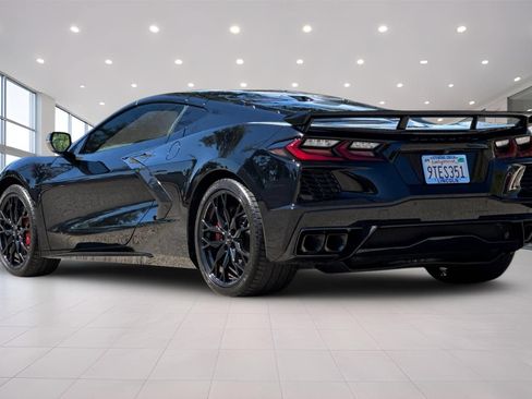 Used 2025 Chevrolet Corvette Stingray Premium Cpe w/ Z51 Performance Package RWD image 6