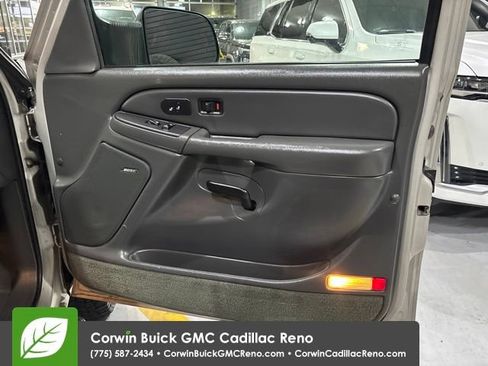 Used 2004 GMC Sierra 2500 SLT w/ Heavy-Duty Power Package AWD/4WD image 33