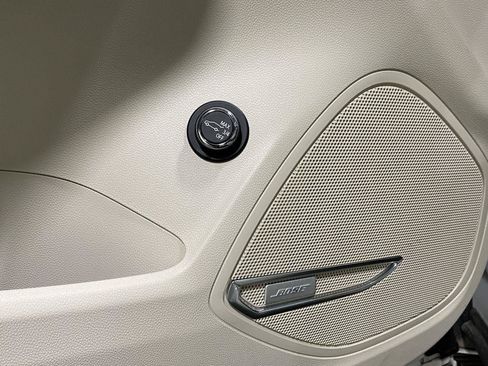 Used 2023 Buick Envision Avenir AWD/4WD image 32