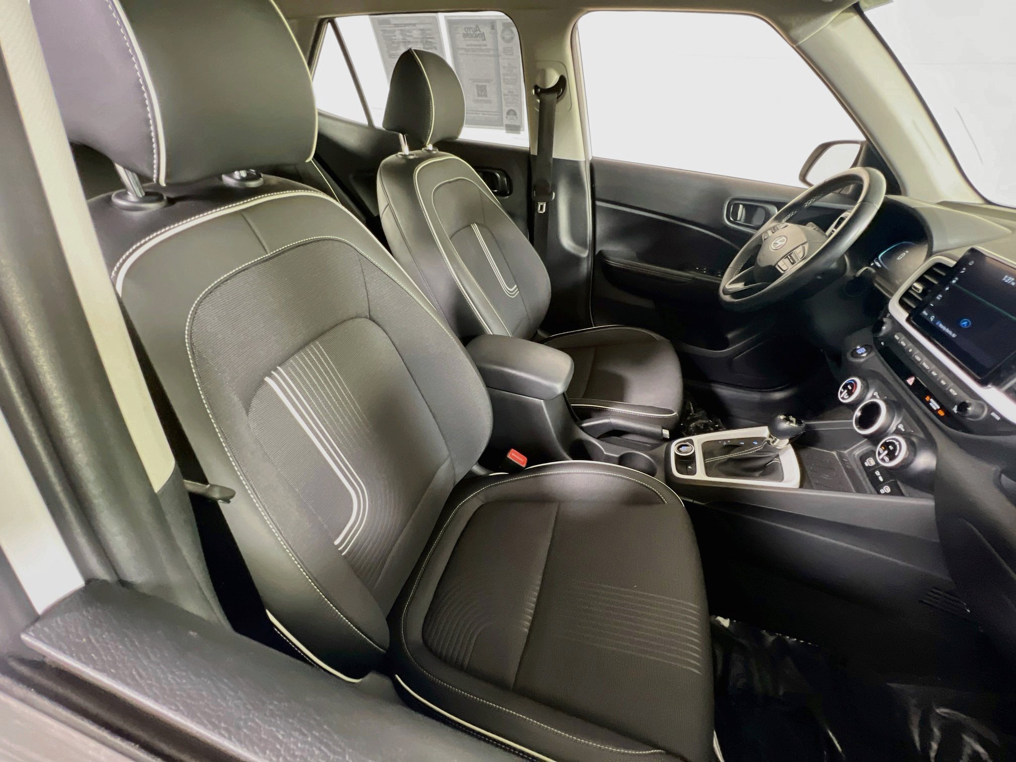 Used 2023 Hyundai Venue Limited FWD image 26
