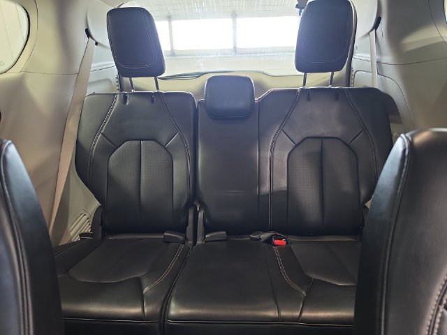 Used 2024 Chrysler Pacifica Touring-L FWD image 26