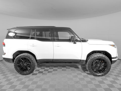 Used 2026 Lexus GX 550 w/ Accessory Package (2T) AWD/4WD image 4