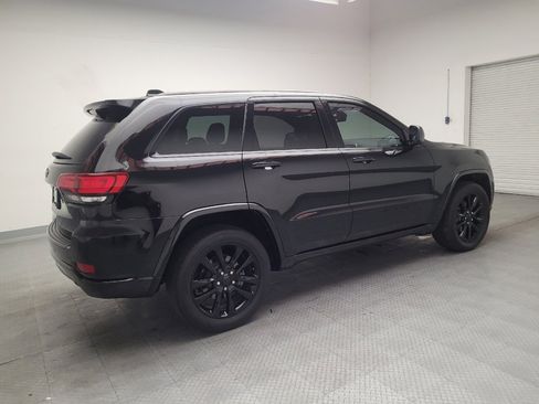 Used 2018 Jeep Grand Cherokee Altitude RWD image 10