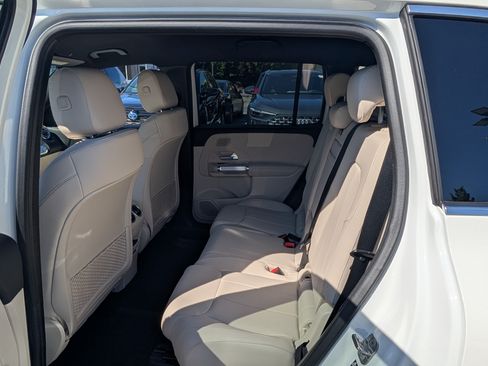 Used 2025 Mercedes-Benz GLB 250 4MATIC image 15