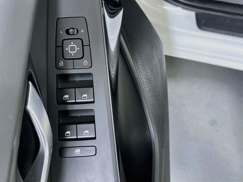 Used 2023 Kia Niro EX FWD image 18
