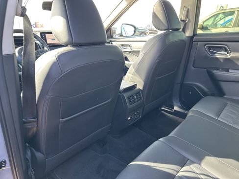 Used 2024 Nissan Rogue Platinum w/ Platinum Premium Package image 18