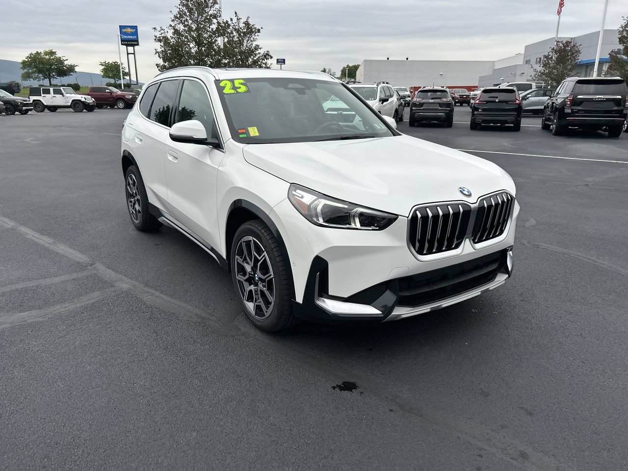 Used 2025 BMW X1 xDrive28i w/ Convenience Package AWD/4WD image 1