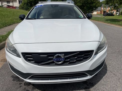 Used 2017 Volvo V60 T5 Cross Country w/ Climate Package image 9