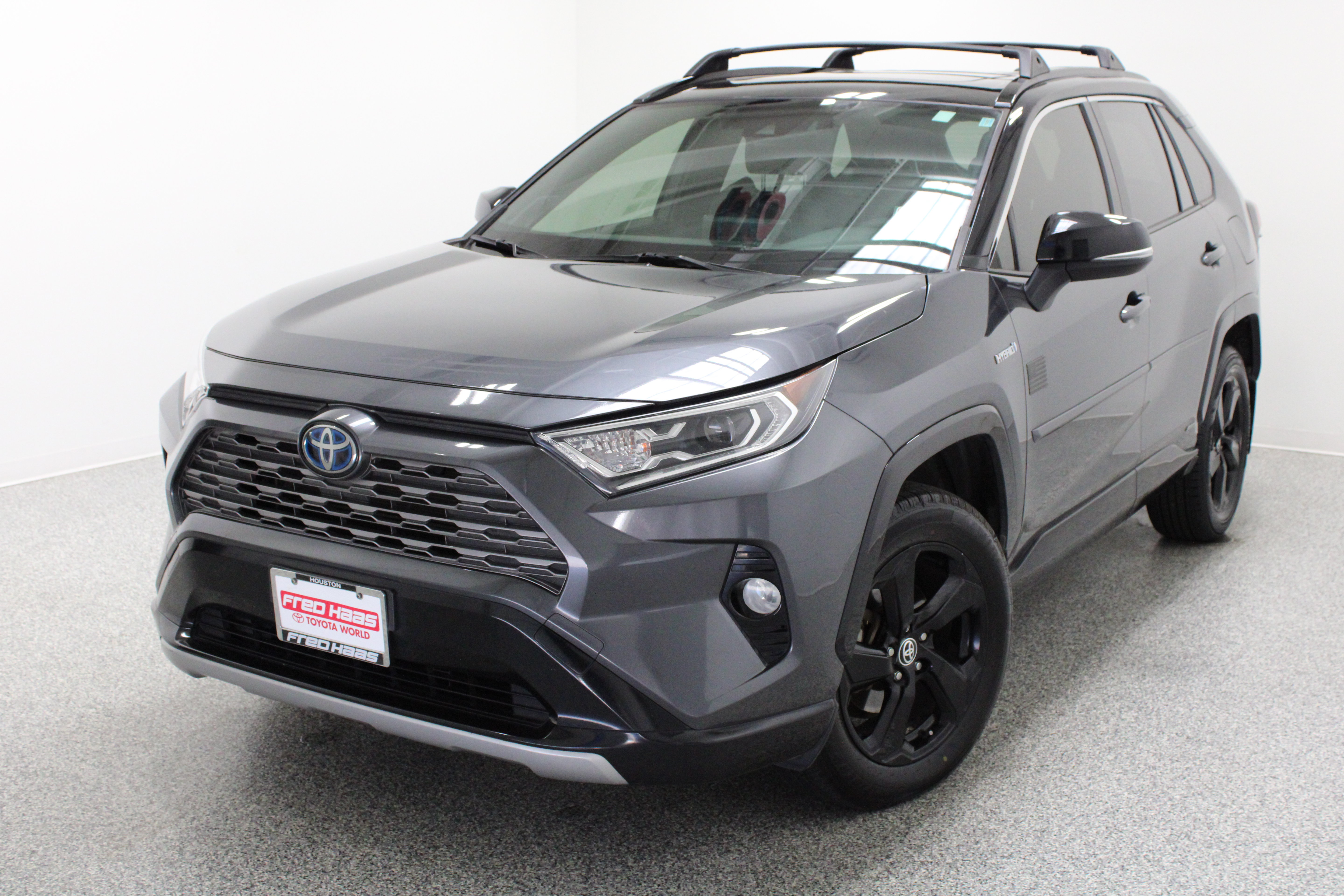 Used 2020 Toyota RAV4 XSE AWD/4WD image 2
