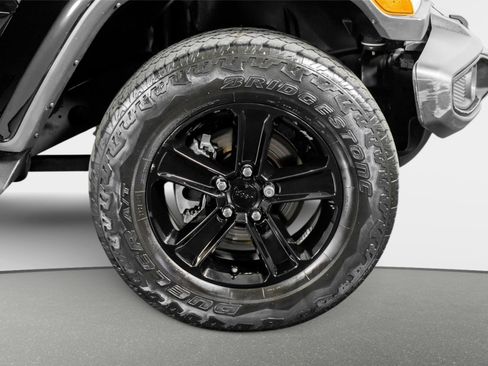 Used 2021 Jeep Wrangler Unlimited Sahara AWD/4WD image 7