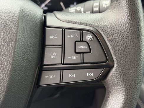Used 2025 Toyota Sienna LE FWD image 23